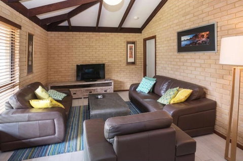 Crystal Shores - Quindalup - Broome Tourism 3