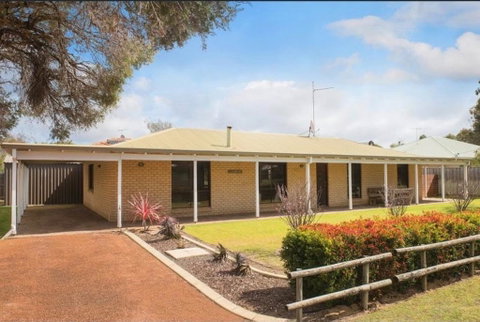 Crystal Shores - Quindalup - Broome Tourism 1