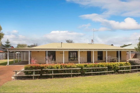 Crystal Shores - Quindalup - Broome Tourism 0