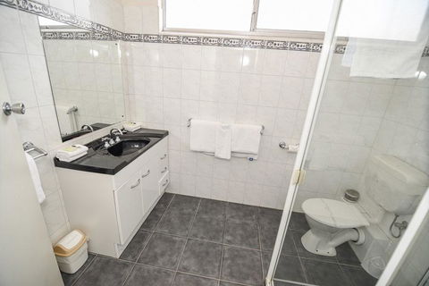 Dandenong Motel - Broome Tourism 1