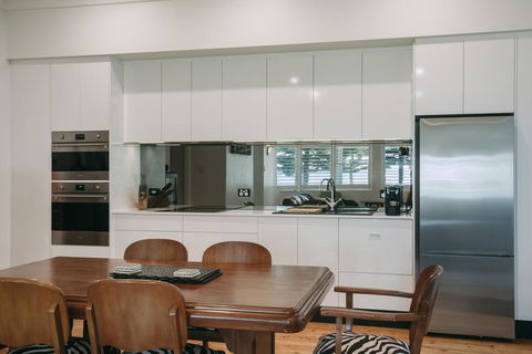 Deco Beach Luxury Apartments - Broome Tourism 3