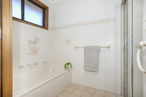 Deering 106, ULLADULLA - Broome Tourism 2