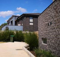 Delicate and Peaceful Bundoora Townhouse 11 - Broome Tourism