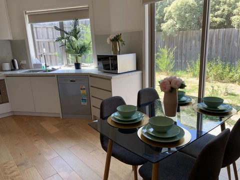 Delicate And Peaceful Bundoora Townhouse 11-R2 - Broome Tourism 2
