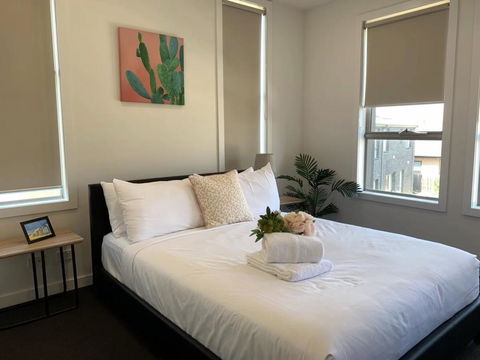 Delicate And Peaceful Bundoora Townhouse 11-R2 - Broome Tourism 0