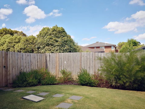 Delicate And Peaceful Bundoora Townhouse 20-R2 - Broome Tourism 0