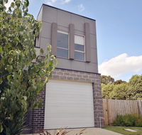 Delicate and Peaceful Bundoora Townhouse 7-R4 - Broome Tourism
