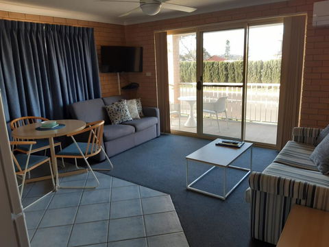 Dolphins Of Mollymook Motel And Fifth Green Apartments - Broome Tourism 1