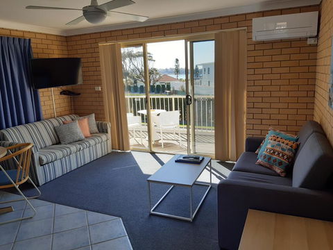 Dolphins Of Mollymook Motel And Fifth Green Apartments - Broome Tourism 3