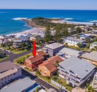 Doncaster - Yamba Main beach and sea pool - Broome Tourism
