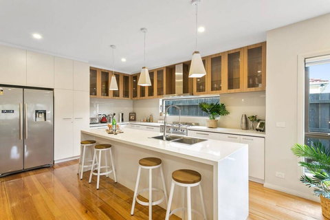 Dromana 300m Beach Shops And Cafes Table Tennis - Broome Tourism 1