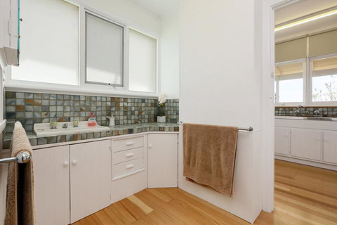 DROMANA BEACH SHACK... - Broome Tourism 2