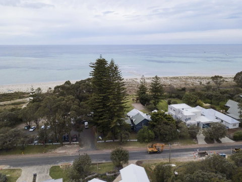 Dunsborough Beachouse YHA - Broome Tourism 1