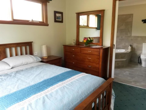 Eagle's Roost Farmstay B&B - Broome Tourism 1