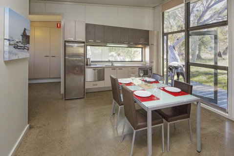 Ecocrackenback 18 - Sustainable Chalet Close To The Slopes - Broome Tourism 3