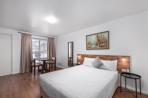 Econo Lodge Lilydale - Broome Tourism 0