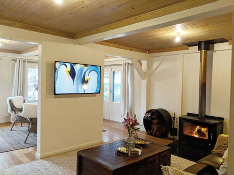 El Camino Country Cottage With Terrace And Stunning Views - Broome Tourism 3