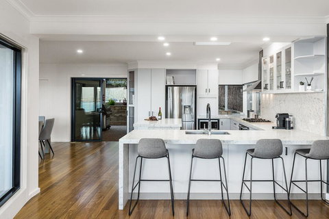 Ellerina Sea Vista Luxury Family Retreat With Sauna, Pool, Amazing Water Views, Walk To Beach - Broome Tourism 1