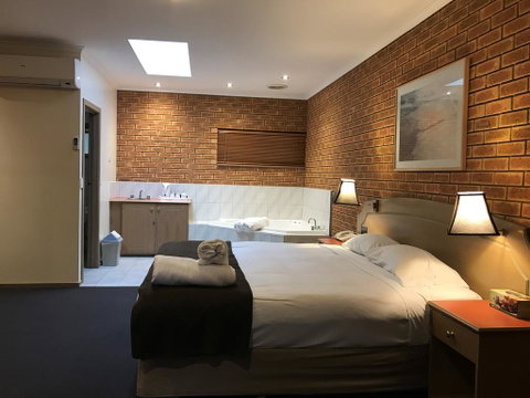Eltham Motor Inn - Broome Tourism 2