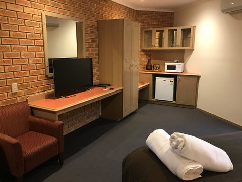 Eltham Motor Inn - Broome Tourism 3