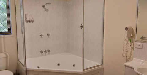 Emerald Motel Apartments - Broome Tourism 2