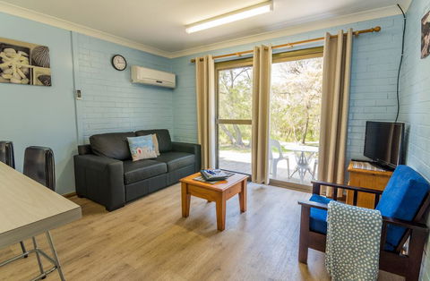 Emu Beach Chalets - Broome Tourism 1