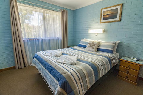 Emu Beach Chalets - Broome Tourism 2