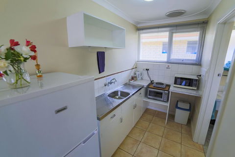 Emu Point Motel - Broome Tourism 2
