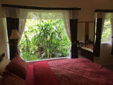 English Gardens - Garden Cottage - Broome Tourism 2