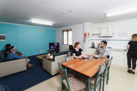 Erica Underwood House 6 Bedroom Flat - Broome Tourism 3