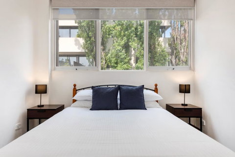 Explore Melbourne From A Convenient South Yarra Pad - Broome Tourism 1