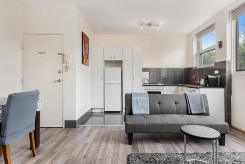 Explore Melbourne From A Convenient South Yarra Pad - Broome Tourism 3