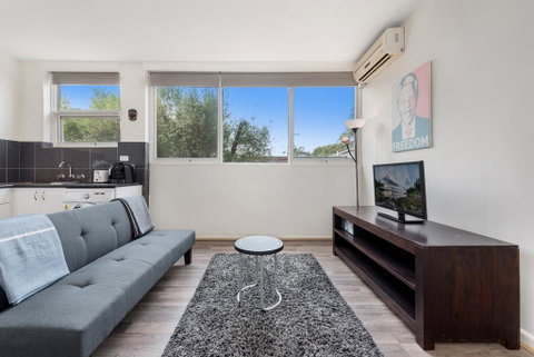 Explore Melbourne From A Convenient South Yarra Pad - Broome Tourism 0