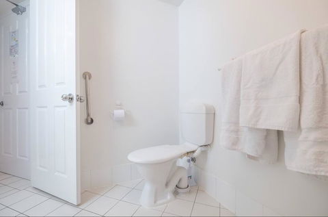 Fabulous Kangaroo Point 3 Bedroom Apartment - Broome Tourism 2