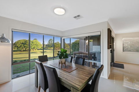 Fairway Village @ Windaroo Lakes Golf Club - Broome Tourism 0