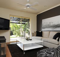 Feathers Serviced Townhouse - Broome Tourism
