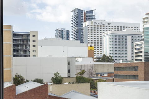 Funky CBD Pad Sleeps Two Perfect - Broome Tourism 3