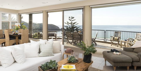 Gaze North Mollymook - Broome Tourism 0
