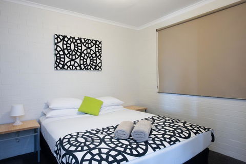 Geraldton's Ocean West Holiday Units & Short Stay Accommodation - Broome Tourism 0