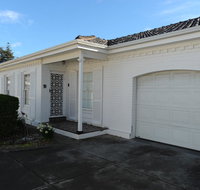Glenelg Holiday Apartments-Colonial Square