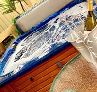 Glenway House Spa Oasis Rockingham - Broome Tourism