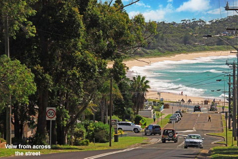 GOLF 39 MOLLYMOOK BEACH - Broome Tourism 0