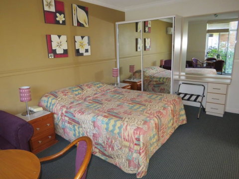 Golfview Lodge - Broome Tourism 3