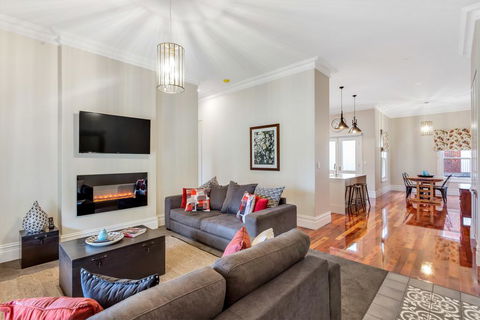 Grandview Accommodation - The Flaxley Apartments - Broome Tourism 3