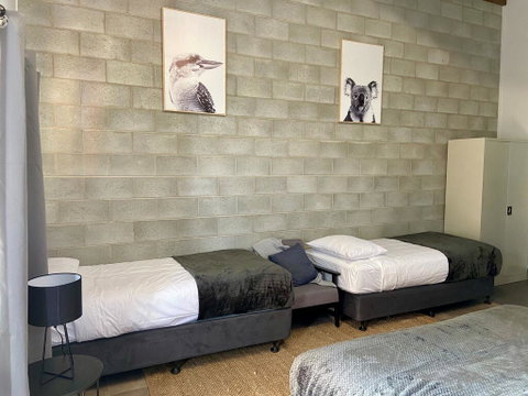 Granite Belt Cabins - Broome Tourism 0