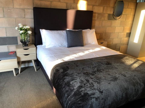 Granite Belt Cabins - Broome Tourism 1