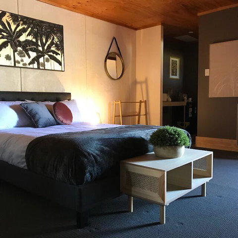 Granite Belt Cabins - Broome Tourism 3