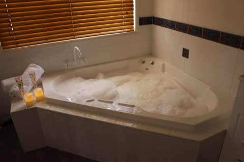 Granite Gardens Cottages & Lake Retreat - Broome Tourism 2