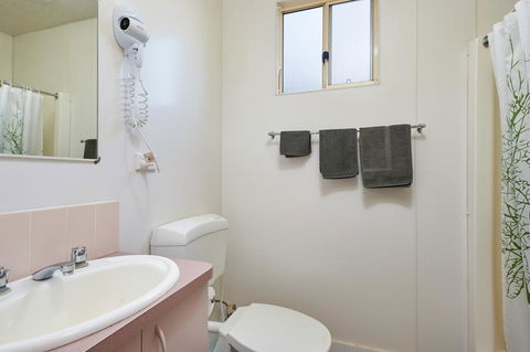 Gundagai Cabins & Tourist Park - Broome Tourism 3