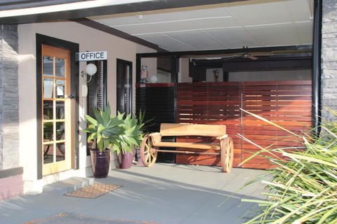 Gundagai Motel - Broome Tourism 1